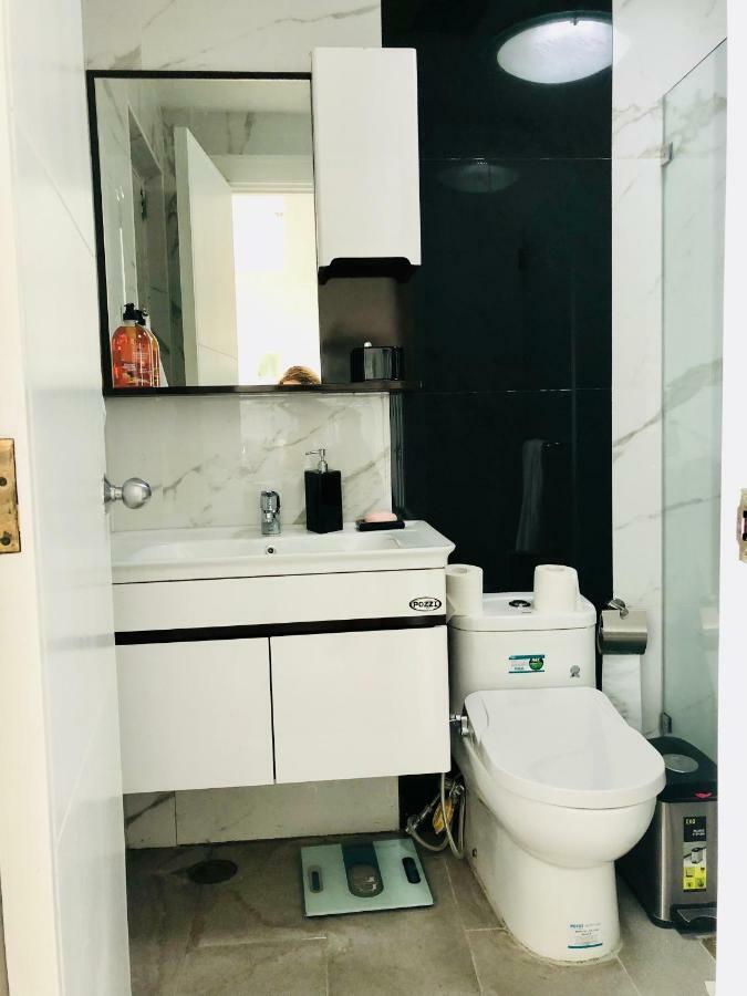 67 Sqm. Condo Unit In Robinson Place Residences Манила Экстерьер фото