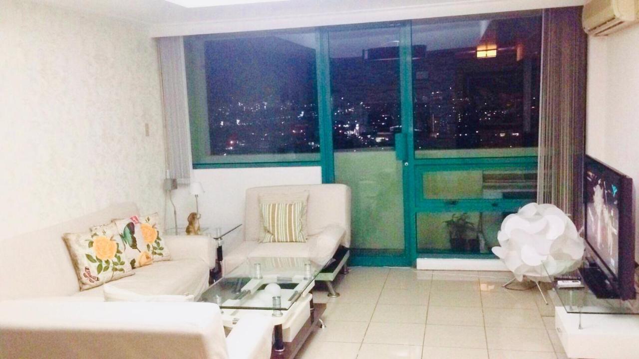 67 Sqm. Condo Unit In Robinson Place Residences Манила Экстерьер фото